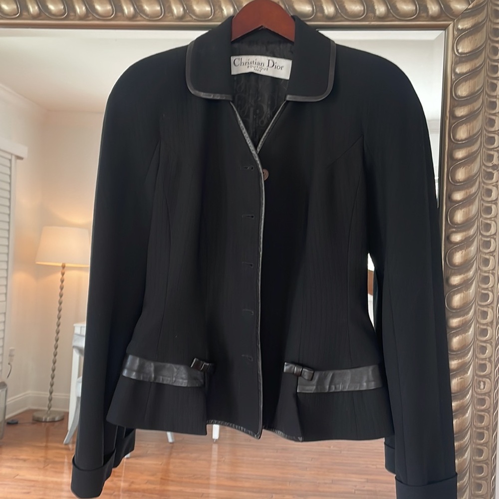 DIOR ✨A luxury must-have!✨Make an offer✨Classic yet current style✨